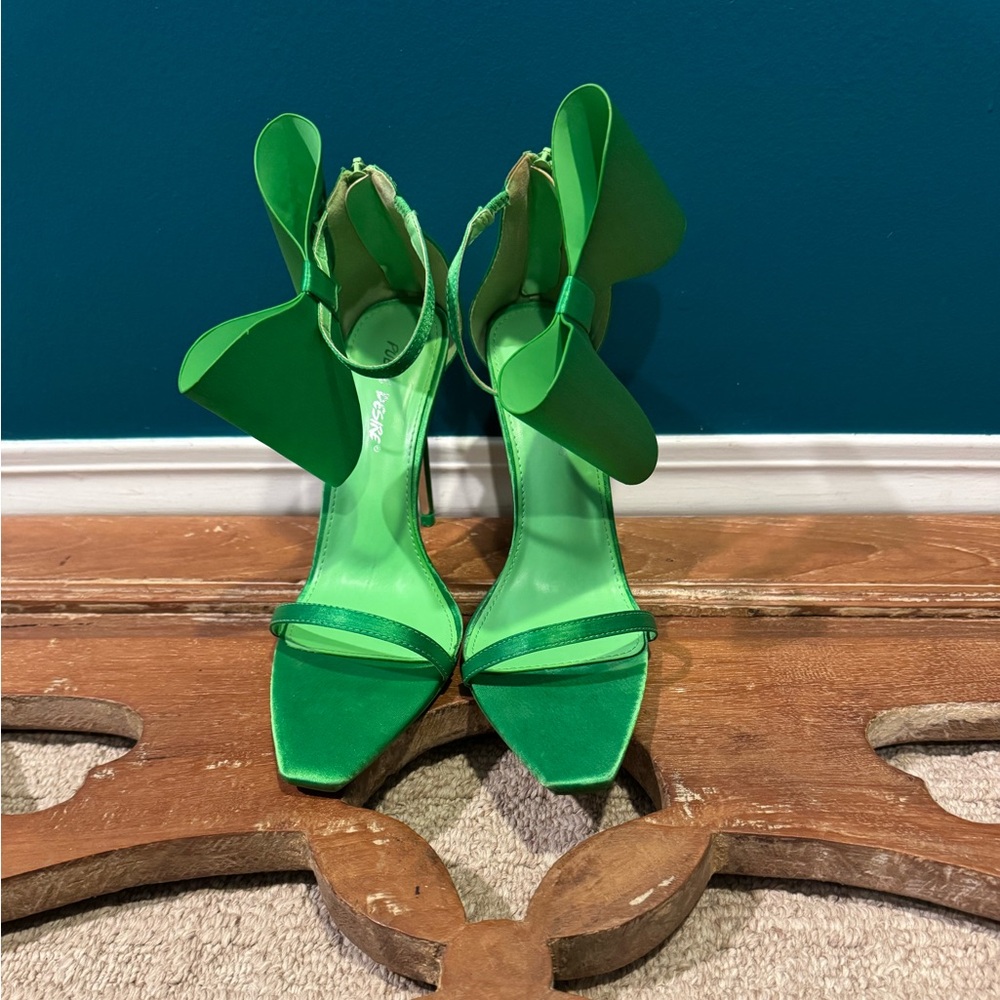 Green Bow High Heels - Picture 4 of 5